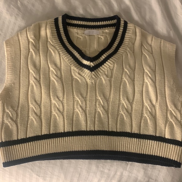 Oak and Fort Cable Knit Vest - Picture 1 of 3